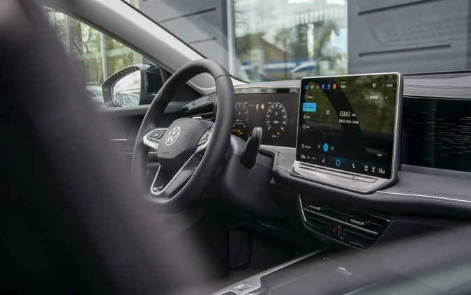 Volkswagen Passat cena 199700 przebieg: 5, rok produkcji 2024 z Chojna małe 379